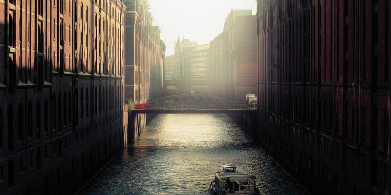 西安小型电商卖家如何选择快递合作伙伴：从价格、网络到服务稳定性的全攻略